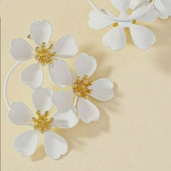 White & Gold Flowers Round Floral Earrings - Picture 4 of 4